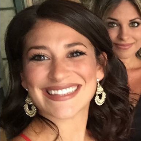 Meet your Posher, Nicole - Picture 1 of 1